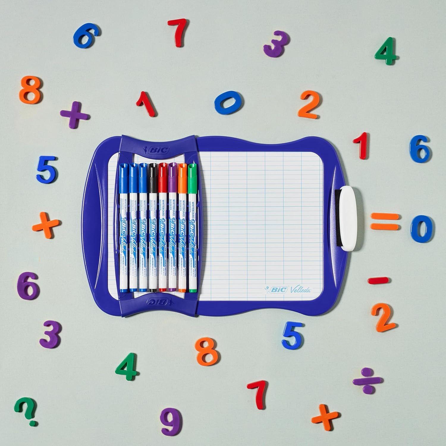 BIC Velleda Ardoise Ecolier Double Face (21 x 31 cm) Effaçable à Sec avec 8 Feutres Effaçables à Sec et Effacette - Bleue